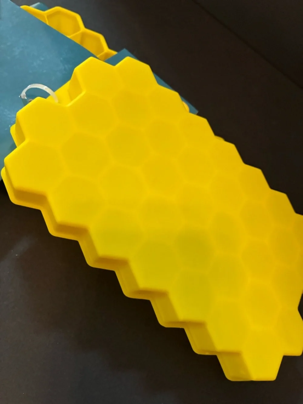 Honeycomb ice cube tray set